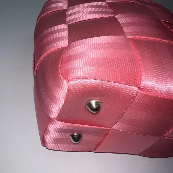 Vintage Harvey's Original Seatbelt Small Shoulder Bag Y2K in Pink Raspberry - Picture 3 of 9